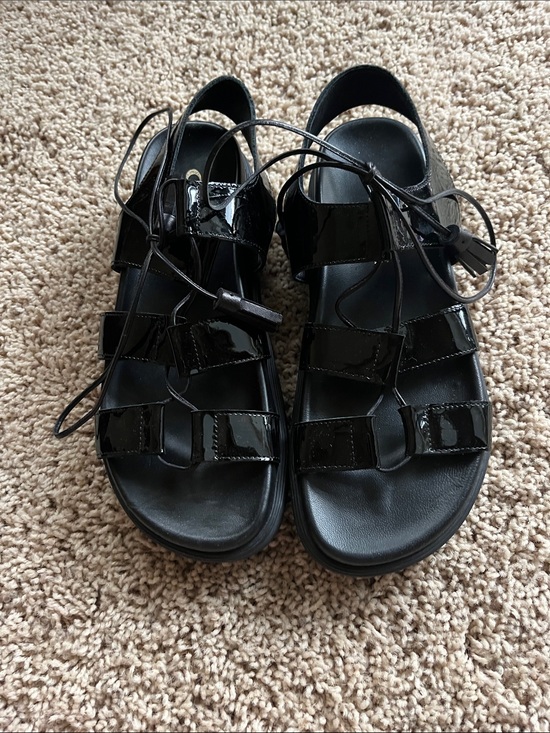 La CANADIENNE Shoes - La CANADIENNE Black Patent Strappy Sandal